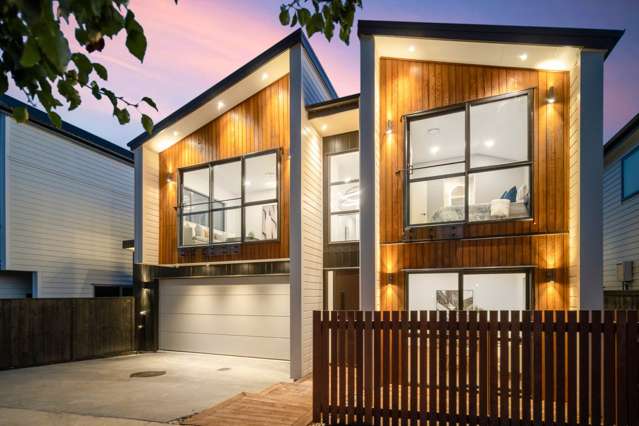 Five Ensuites by the Reserve