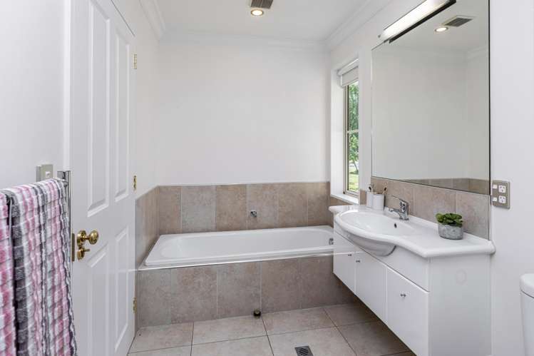 65 Glengarriff Drive Lincoln_22