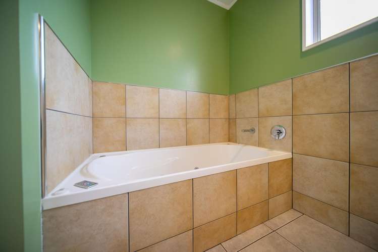 16 Govan Drive Te Anau_13