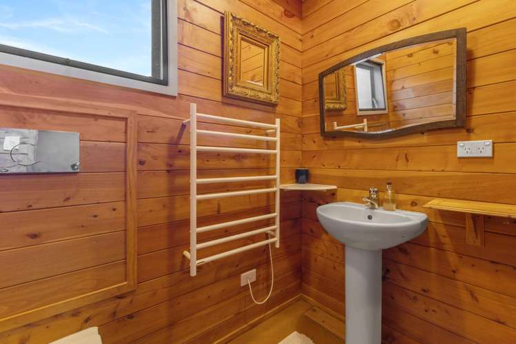 9 Ferndale Avenue Leigh_20