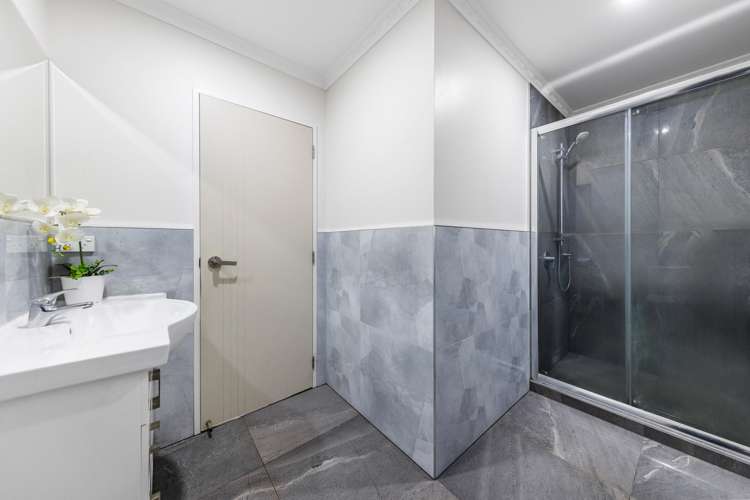 16 Dolbel Place Mangere East_14