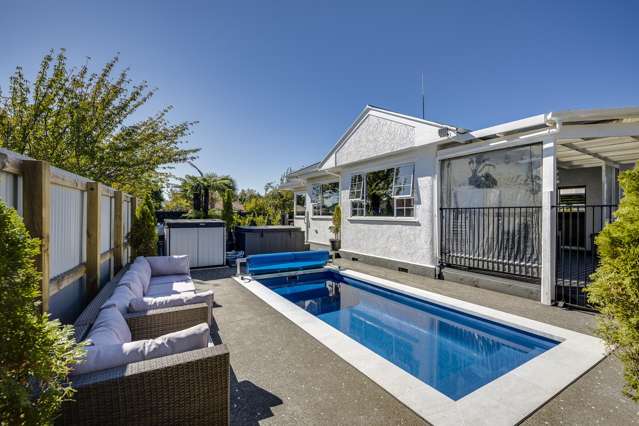 Last Chance – Poolside Perfection