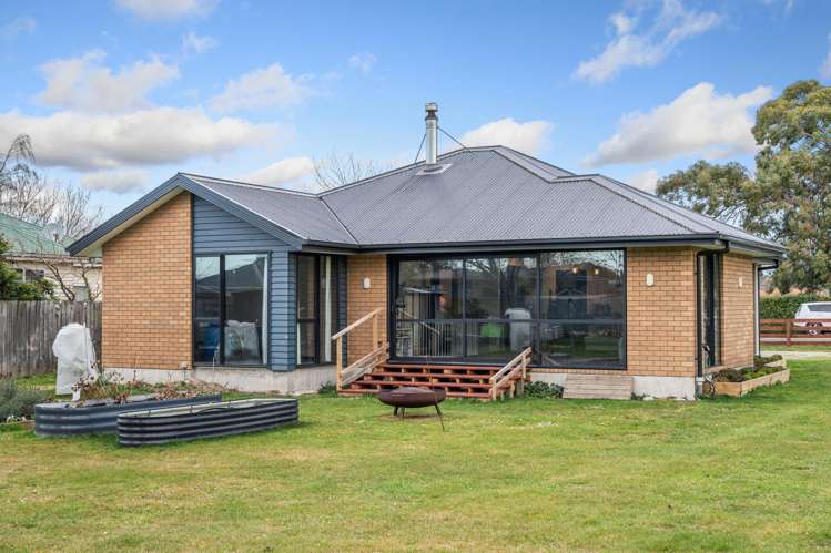 6 High Street Waddington_10