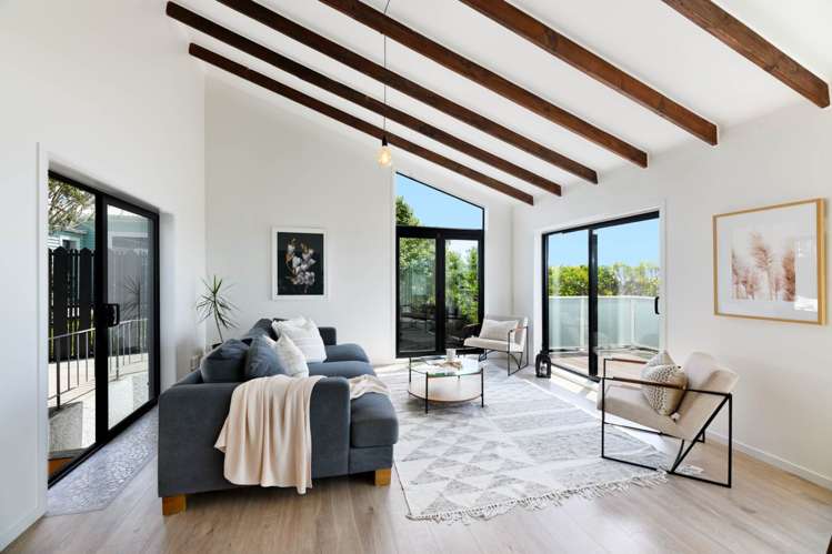 2/199 Glenfield Road Hillcrest_6