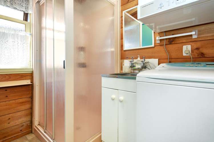 12 Helvetia Grove Naenae_12