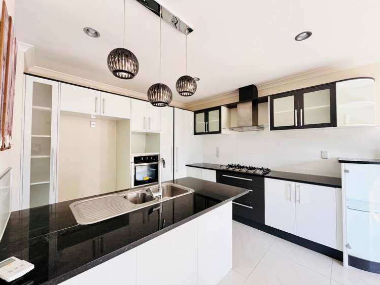 8 Stamford Crescent Flat Bush_10