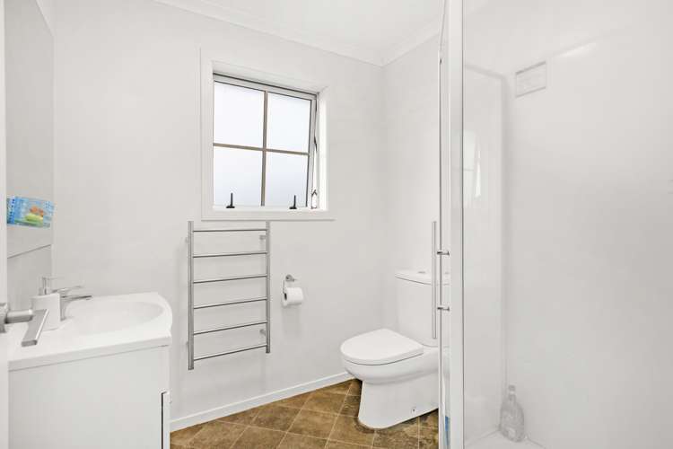 11 Chiefs Court Hamilton East_14