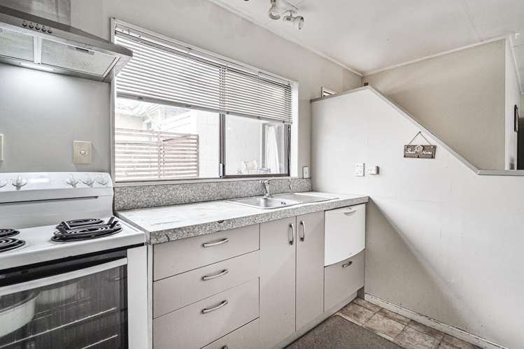 2/708 Terrace Road_1