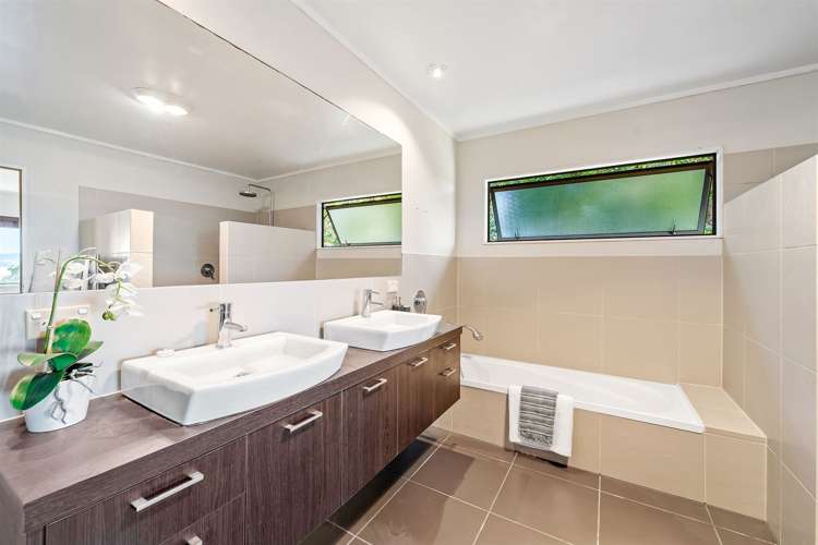 210 Whangaparaoa Road Red Beach_21