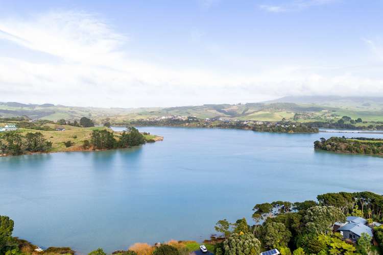 13 Point Street Raglan_15