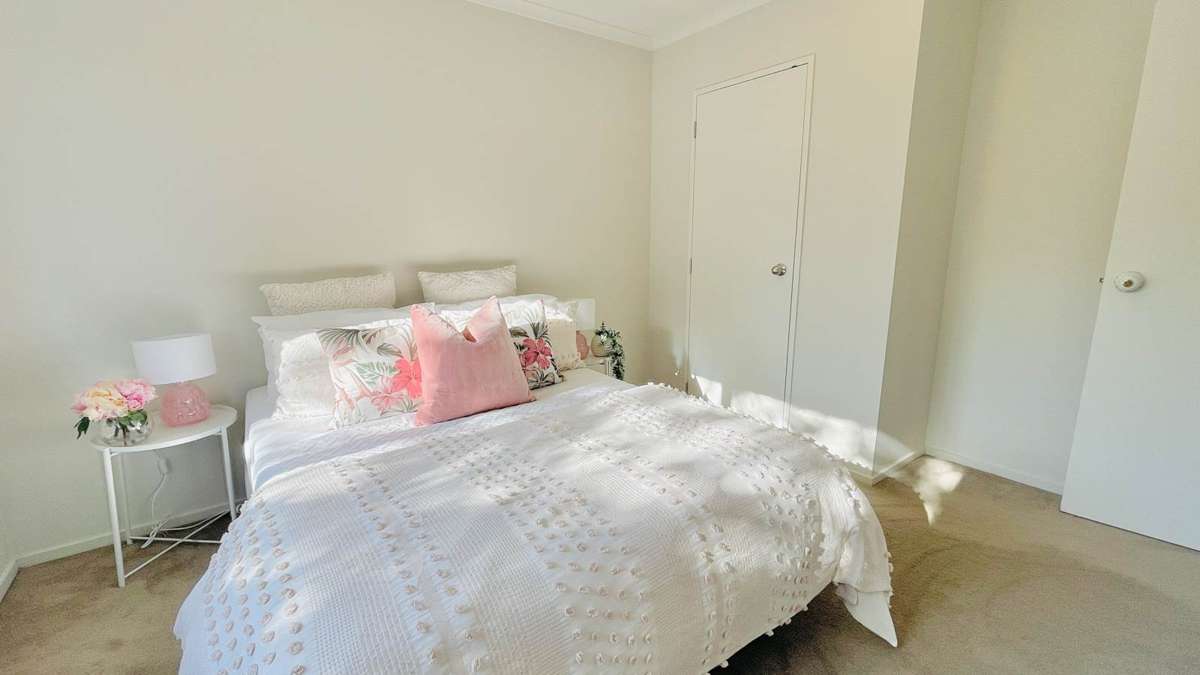 1266 New North Road_5
