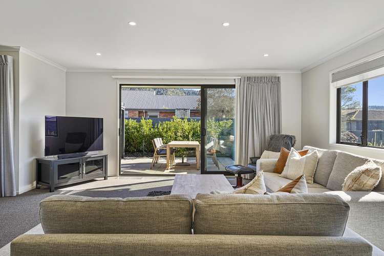 8 Whitby Close_4