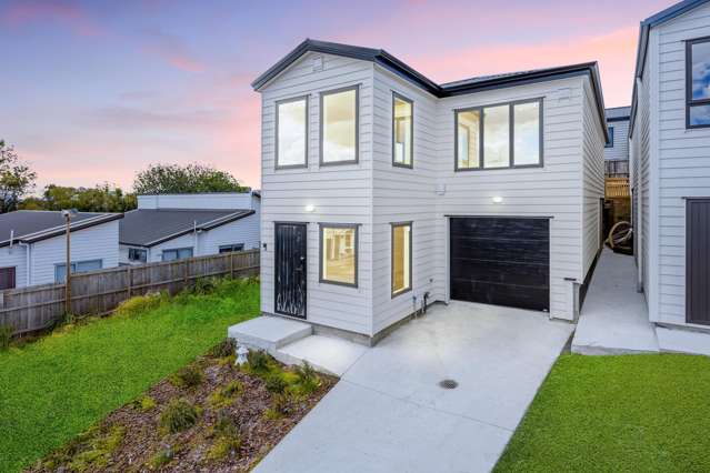 Stand alone, 3 bedroom in top location