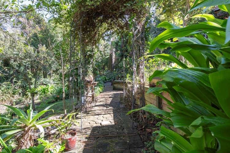 29 Colmar Road Mellons Bay_19