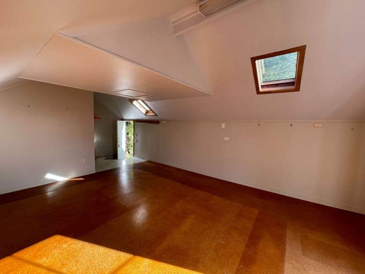 990 Sandspit Road Sandspit_16