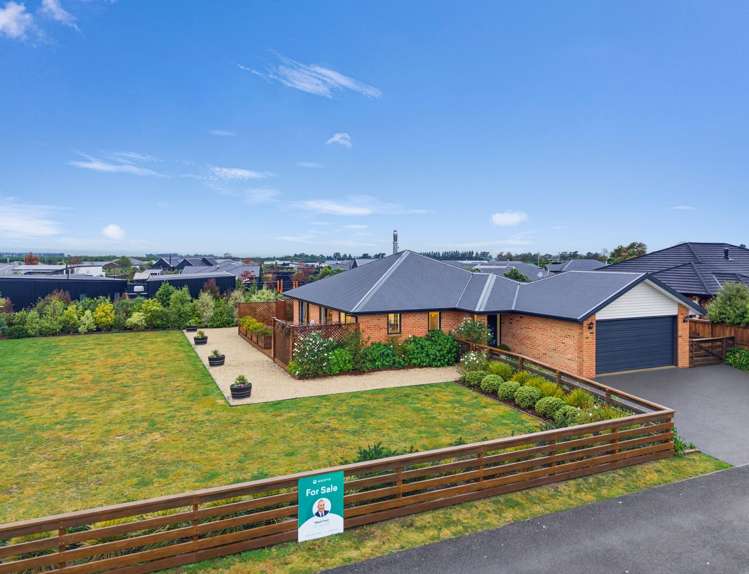 3/2 Loe Place Amberley_30