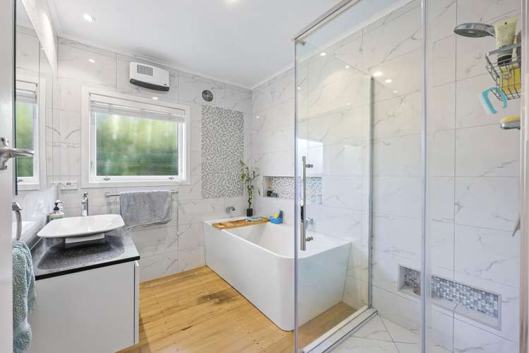 13 Colmar Road Mellons Bay_15