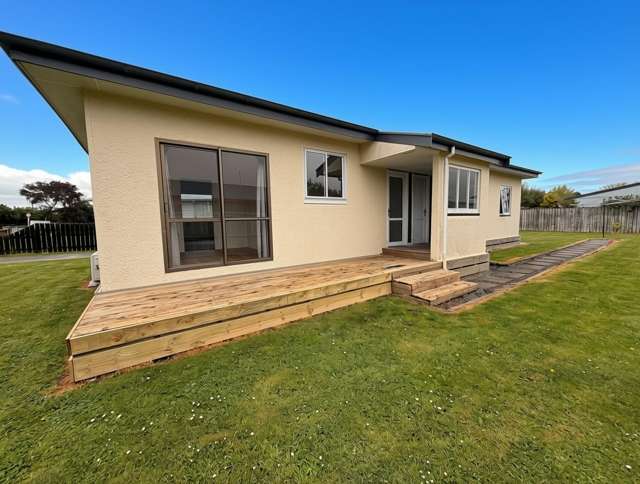 Great location and quiet street? Look no further!!