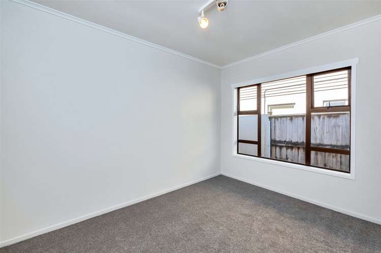 2/115 Mcleod Road Te Atatu South_10