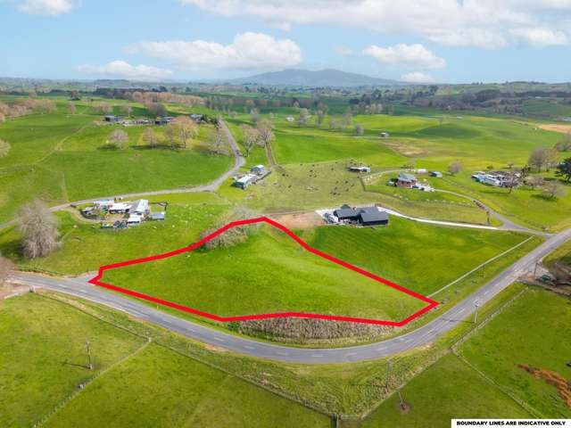 Lifestyle section with golf course views