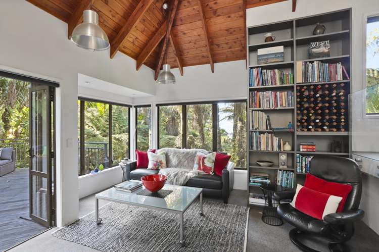 246 Scenic Drive Titirangi_3