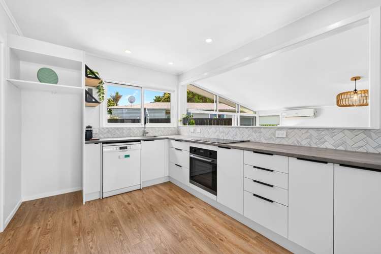 77 Vodanovich Road Te Atatu South_4