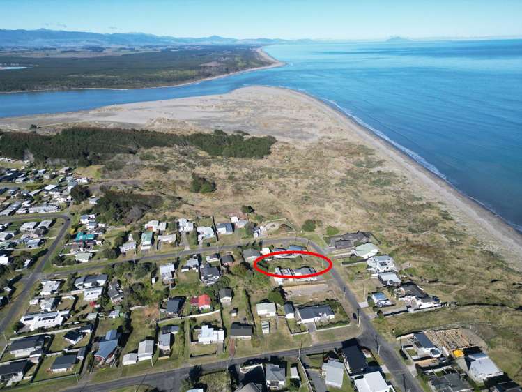 37 Marine Parade South Foxton Beach_11