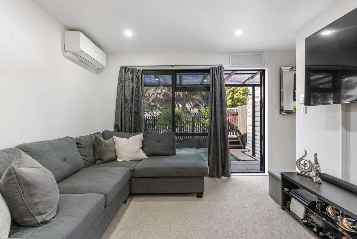 2/4 Harry Ward Place_1
