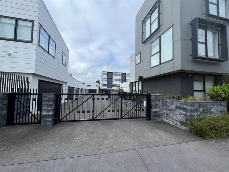 12 Kimiora Street Three Kings_18