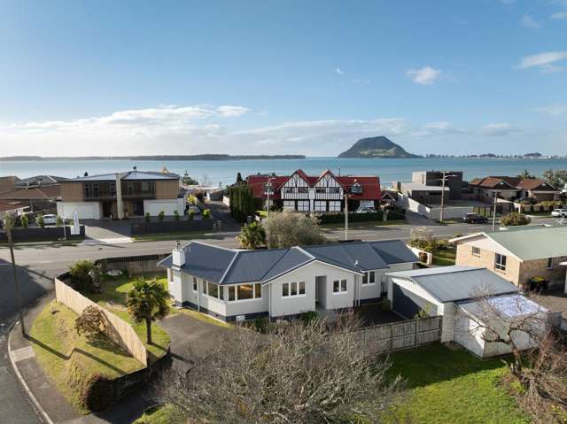 Golf Course Living in a Prime Location