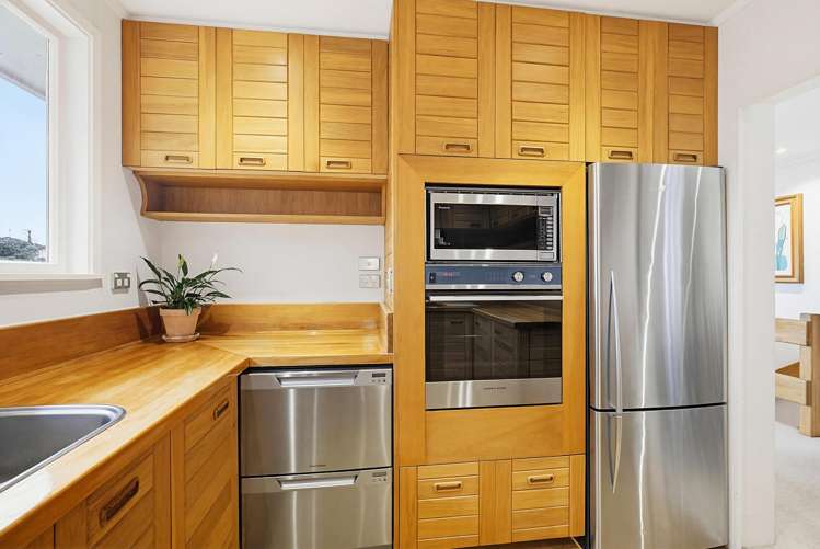 98 Severn Street Island Bay_5
