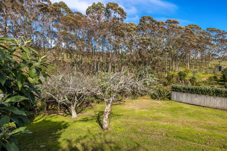 13 Totara Road Onetangi_32