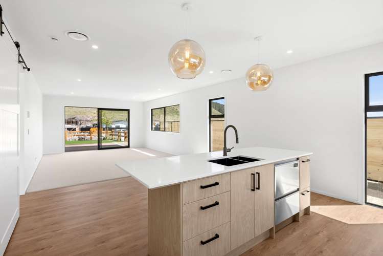 11  Lake MacKay Wanaka_9