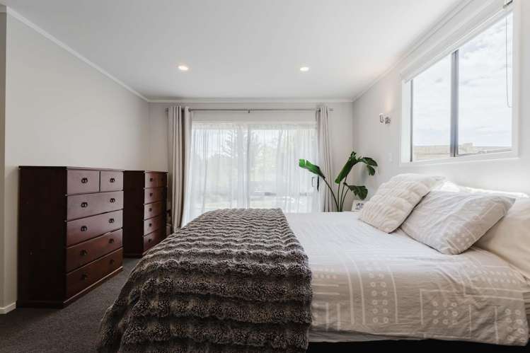 7 John Dee Crescent Red Beach_13