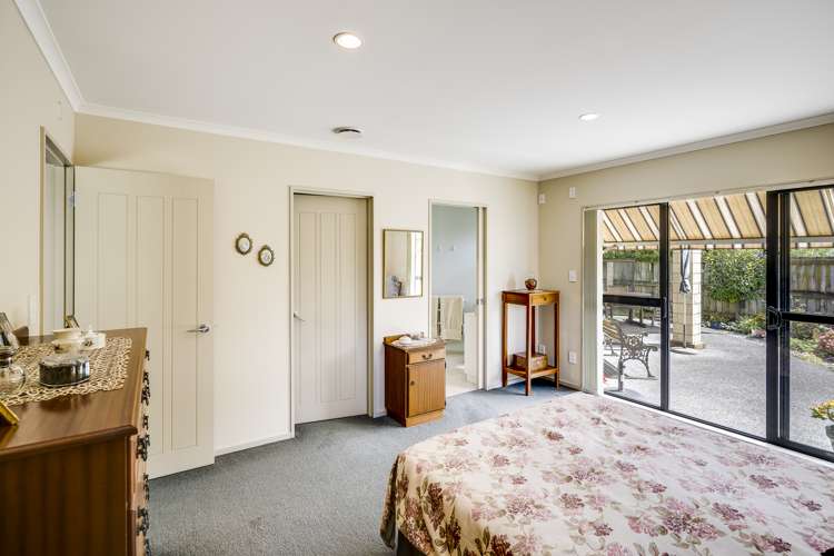 219 Frimley Oaks Frimley_6