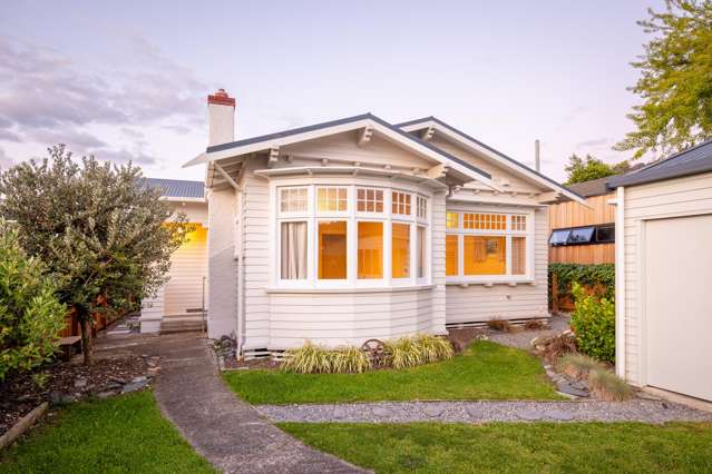 Quaint Bungalow in Desirable Location!