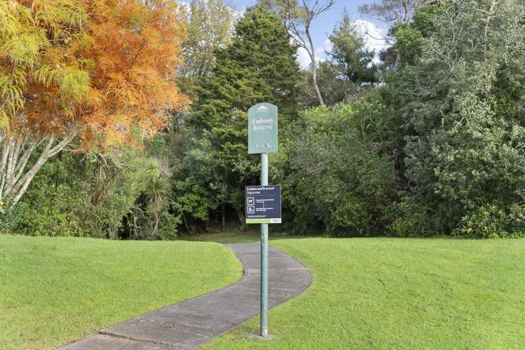 1/9 Embassy Place Glenfield_17