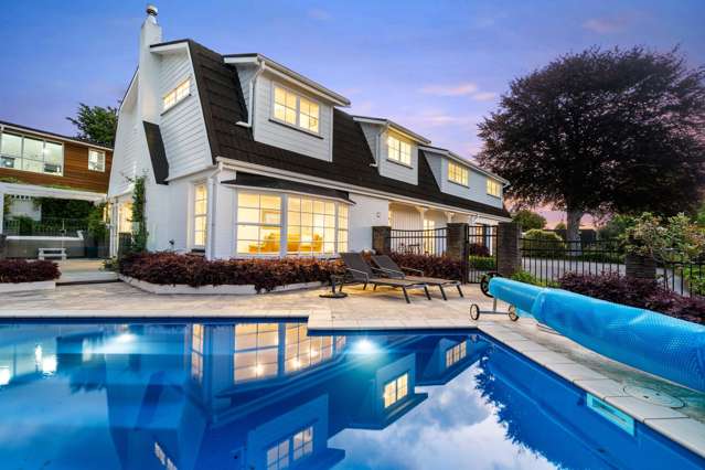 Executive Lakeview Residence