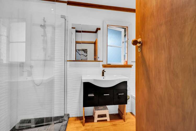 117 Seaview Road Westown_11