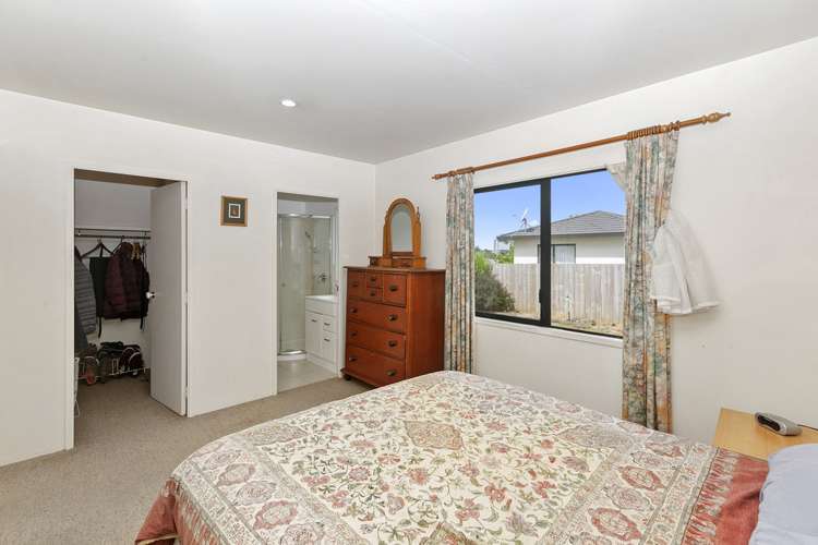8 Lasque Place Glen Eden_8