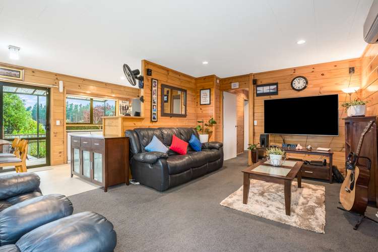 8 Ribbonwood Terrace Porirua East_5