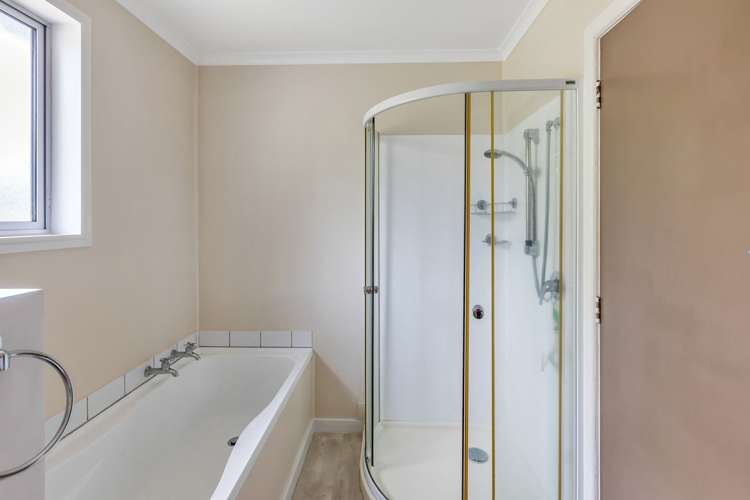 10 Farm Street Lumsden_25