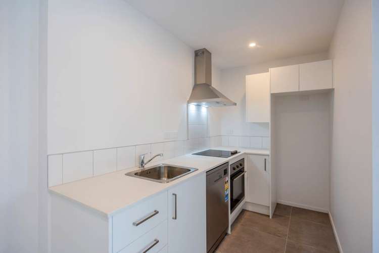 G05/28a Eileen Newey Place Henderson_5