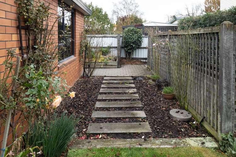 24 Falcon Drive Allenton_11