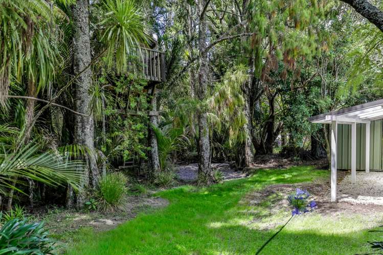 155 Scenic Drive Titirangi_35