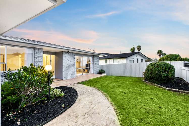 10 Fratley Avenue Farm Cove_24