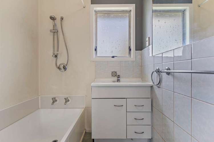 12 Alison Street Mangakakahi_15