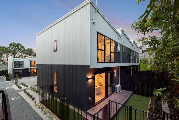 16-18 Handley Avenue Narrow Neck_9