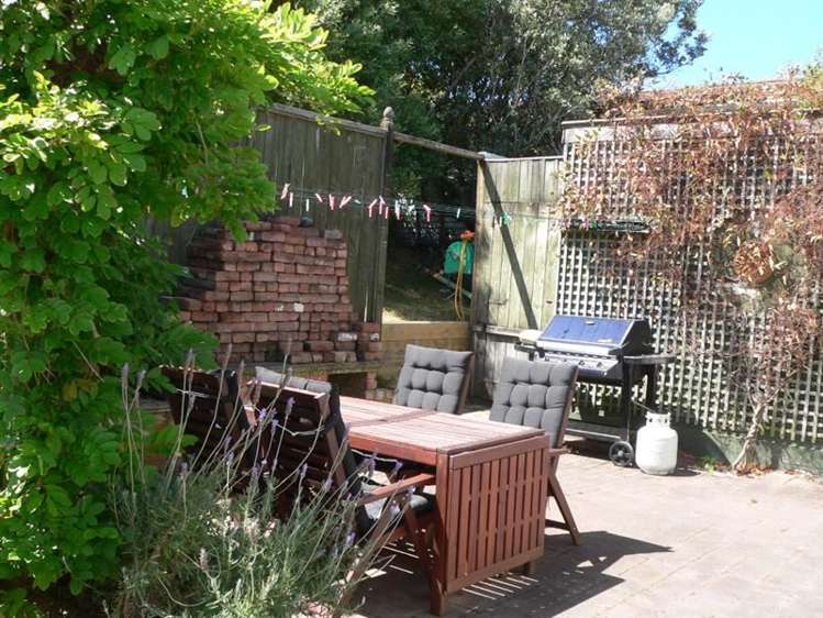 32 Handyside Street Tawa_13