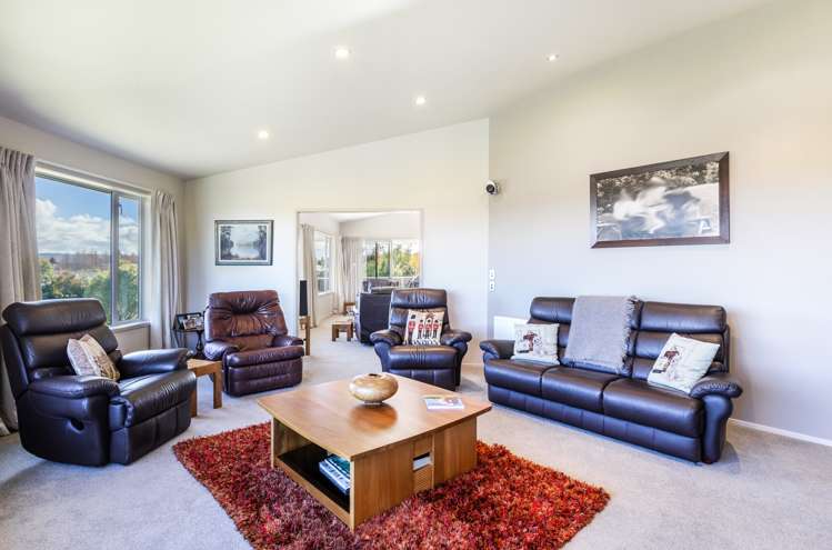 19 Magnolia Rise Waipahihi_9